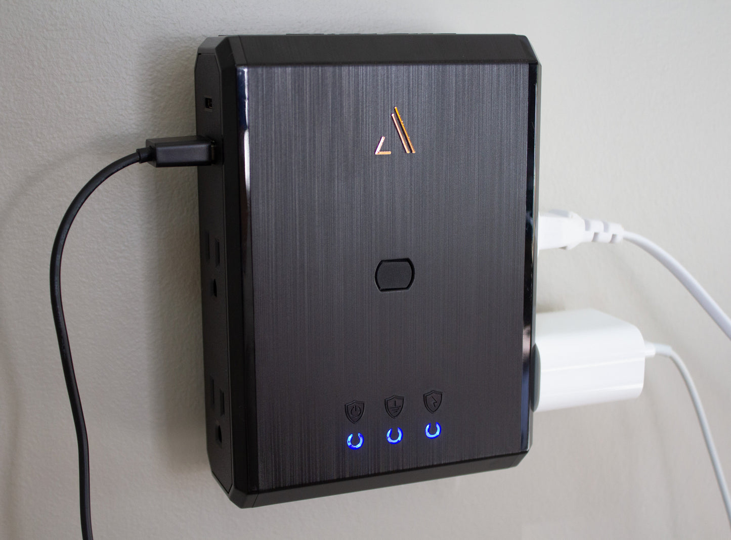 Austere Audio III Series Power 4-Outlet with Omniport USB