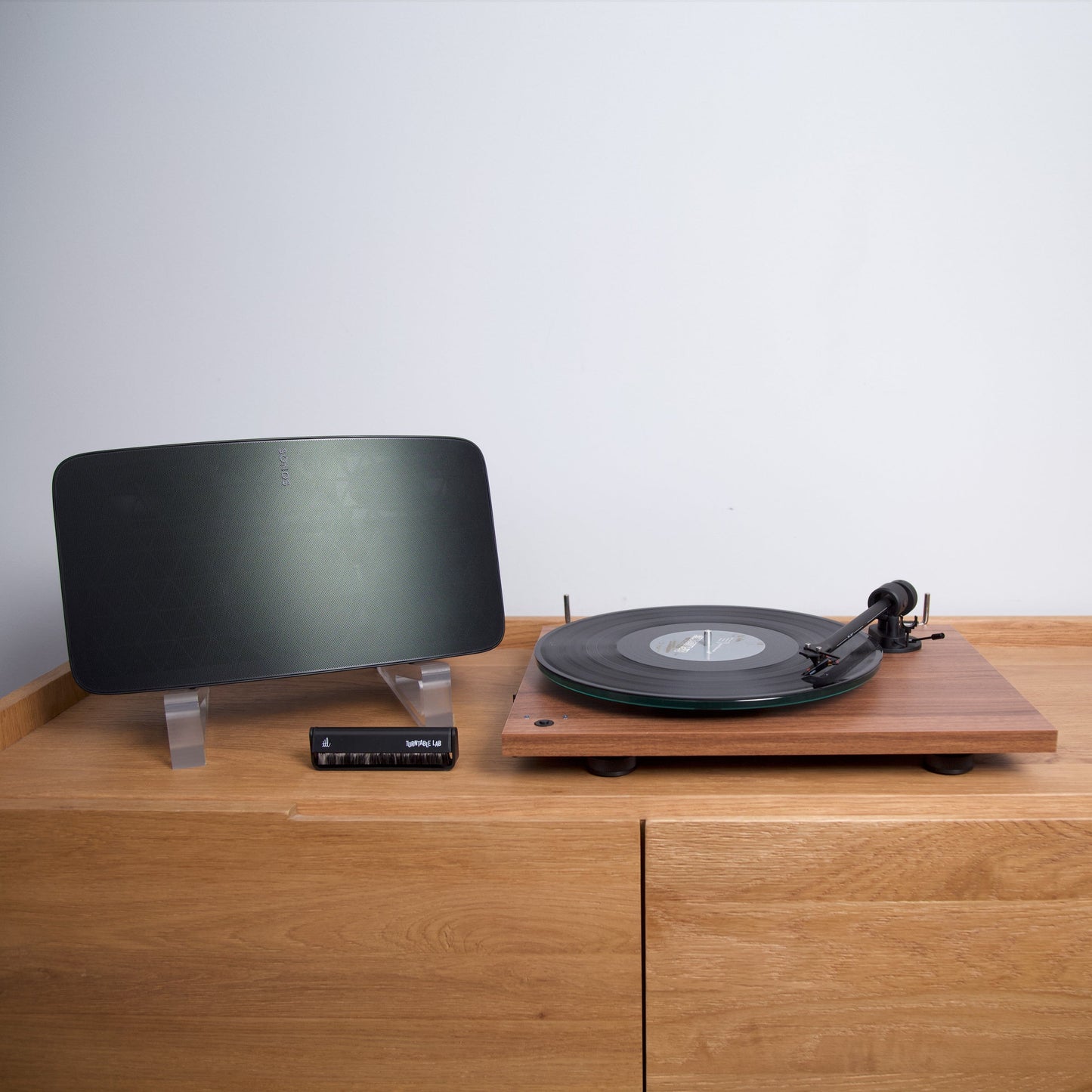 Pro-Ject: T1 Phono SB / Sonos Five / Turntable Package